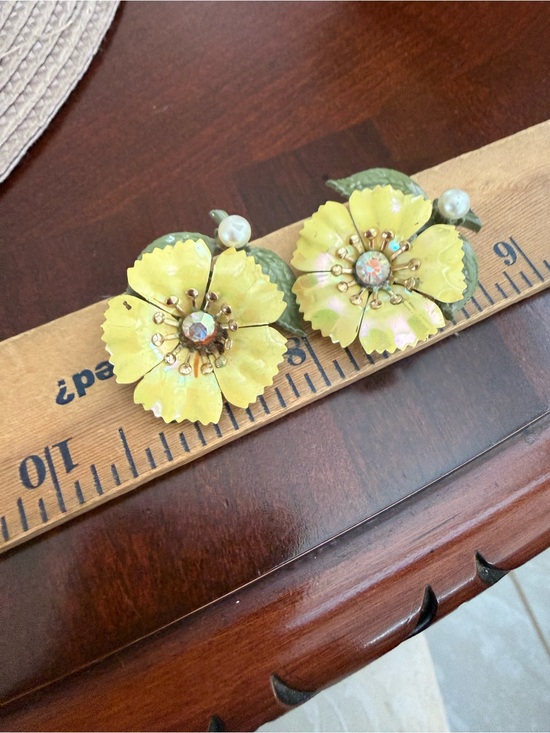 Jewelry - Vintage Coro ClipOn earrings
